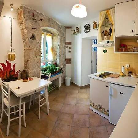 Πανσιόν With Wifi 14559 3*